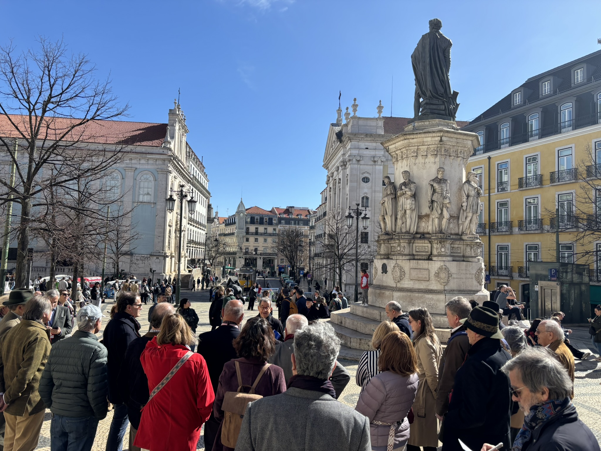 Guilherme d’Oliveira Martins conduziu visita pelos lugares de Eça de Queiroz em Lisboa